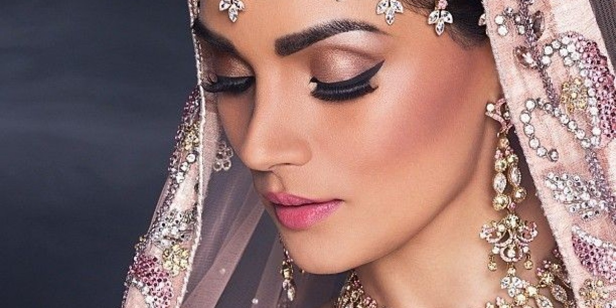Makeup at Home: Get Glam Without Leaving Your Doorstep
