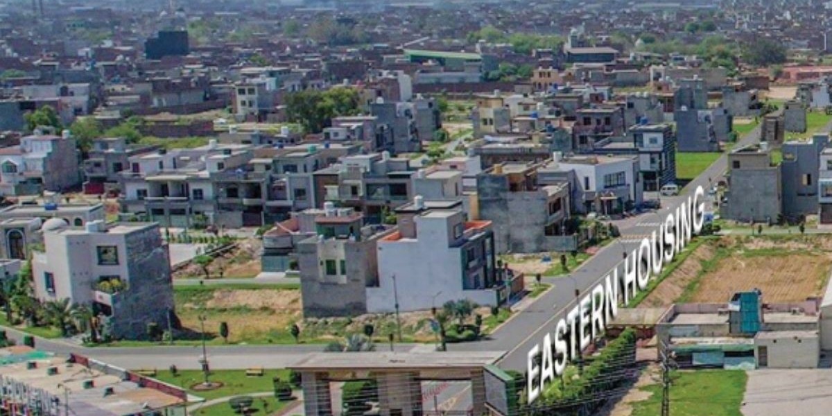 Buying a 5 Marla Plot in Lahore: Installments vs. Lump-Sum Payment – Pros & Cons